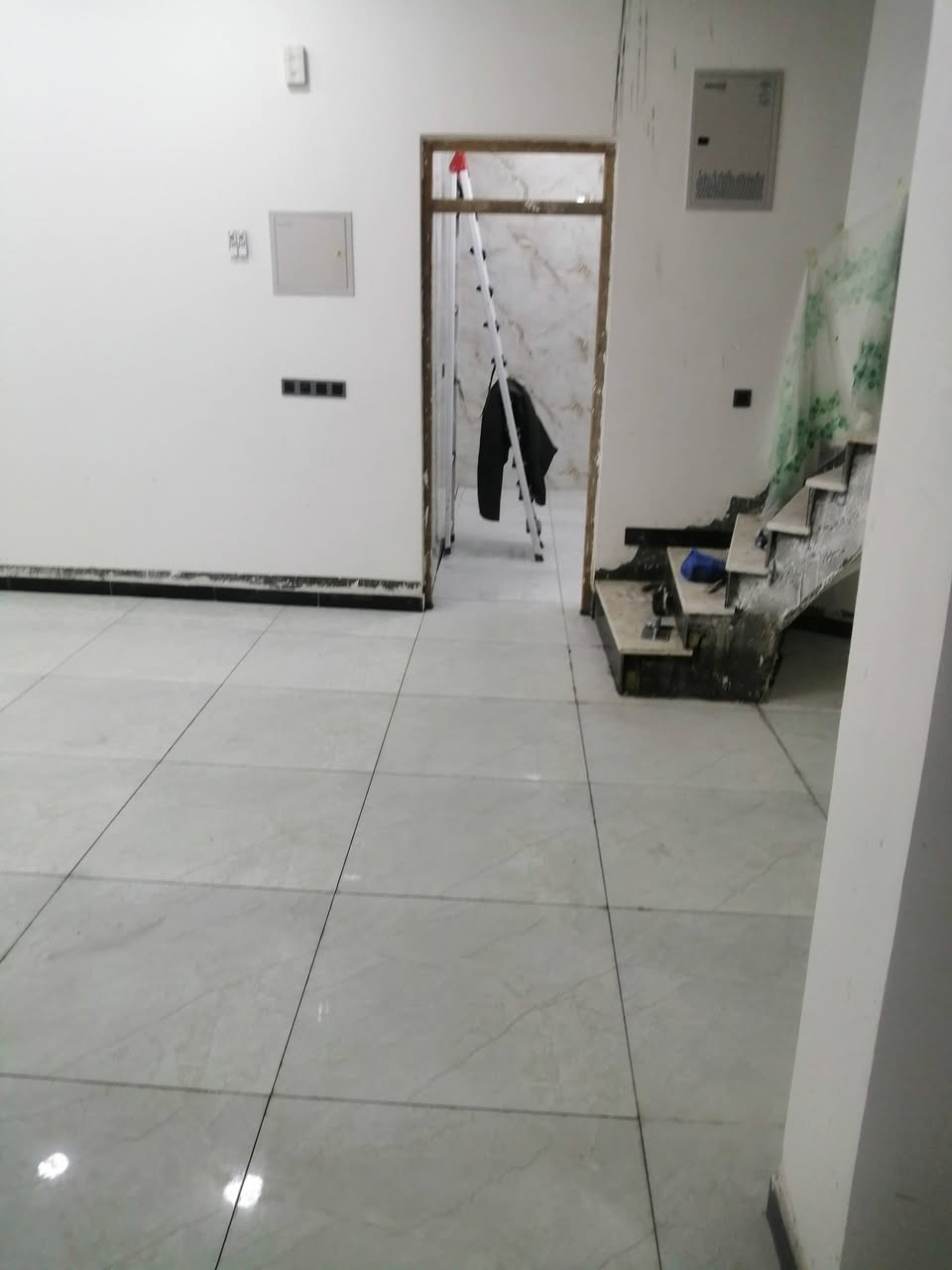 السلام عليكم 
من اعمالنه خلفه سراميك ومرمر متفرق حالين 
الناصريه 
***********
