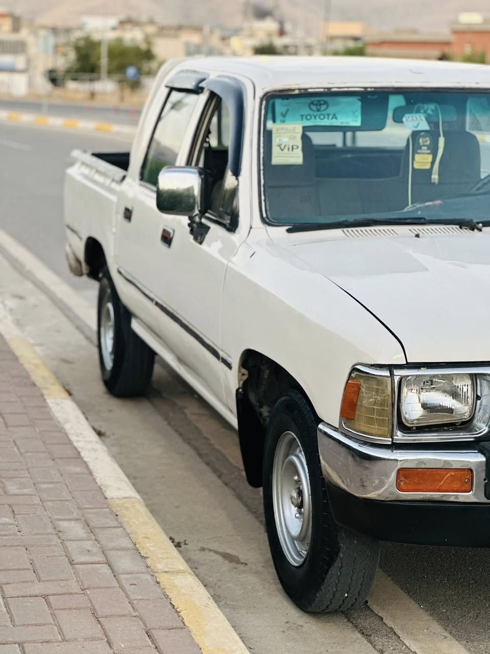 سەرەتا بەناوی خوا 
پیکاب توێتا یابانی 
مۆدێل ١٩٩٣
مەکینە ٣w 
گێڕو مەکینە هەموو گیانی بە شەرت بێمەسرەف 
تەقەو ڕەقە بە شەرت 
ئاڕم پلاستیکی سلێمانی عەسڵی 
چوار تایەی تازەو لۆکی لە سەرە
لەسەر ساخی کامل بۆیاخ دەعمو لێدراوی وەرگەڕان بە شەرت 
نرخی 41 گەڵا معامەلە 
ڕەقەم تەلە فون ***********
