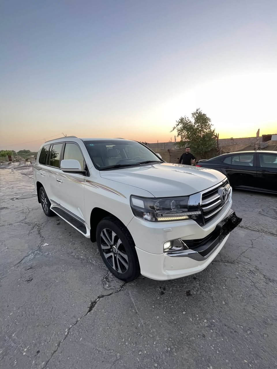 🚗 للبيع: تويوتا لاندكروزر 2019 (بريم)
- الموديل: 2019
- الفئة: بريم (فل كامل)  
- الممشى: 80,00كم  
- الرقم: بغداد  بسمي 
- الحالة: السيارة بحالة ممتازة جداً / شبه جديدة  
- الكفالة: مكفولةمن الحادث فقط بارد موجود بلسونار 

✔️ السيارة نظيفة جداً، استخدام شخصي  
✔️ لا تحتاج أي مصروف  
✔️ جاهزة للفحص بأي مكان  
مكان سياره بلكوت مركز المدينه

السعر 510$

📞 للتواصل: (***********
