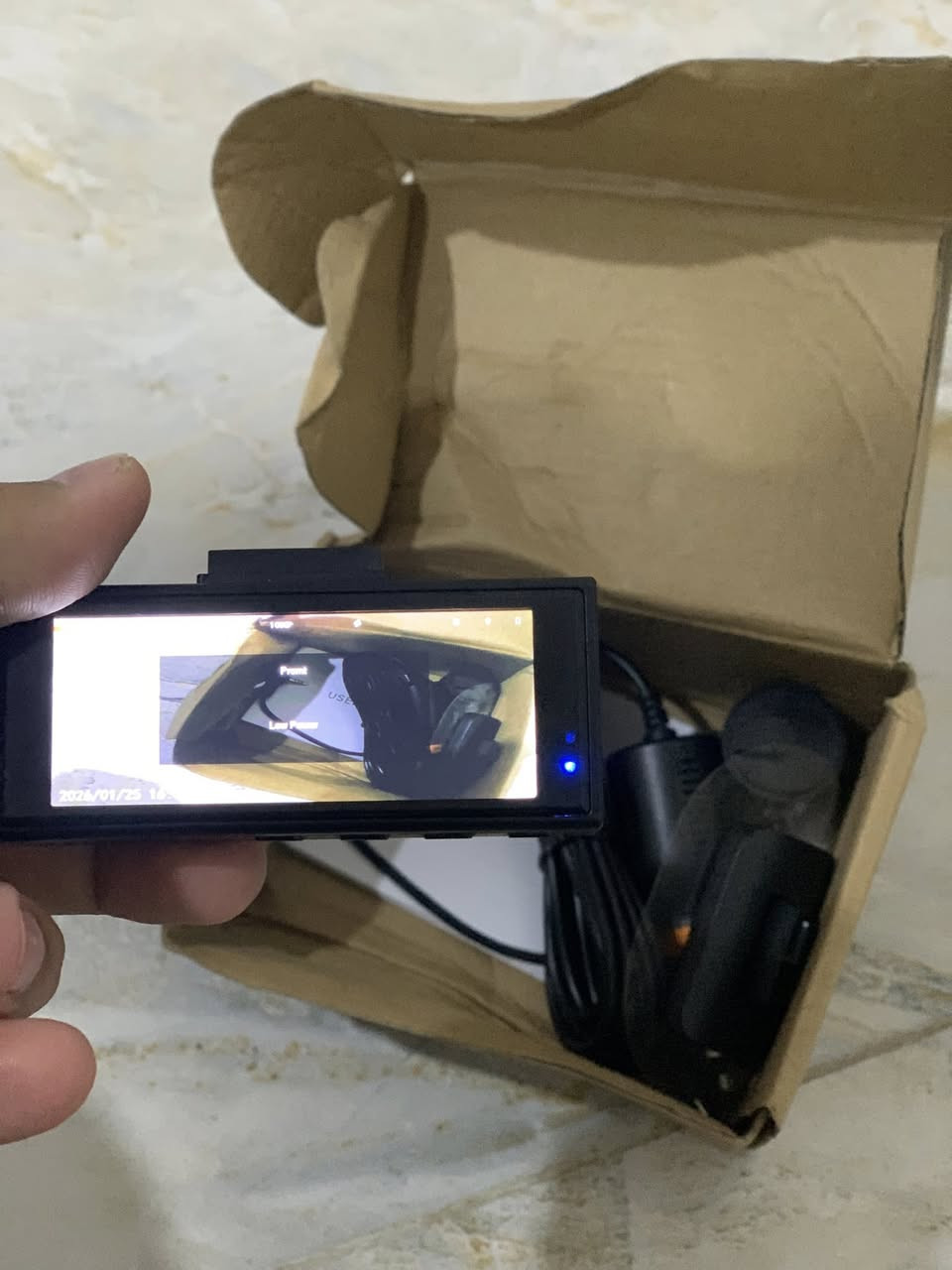 سلام عليكم 
ويل فورتي تايرات 350 
كامرة تسجيل داش كام 20
لايت شمسي عالي  35 
***********
