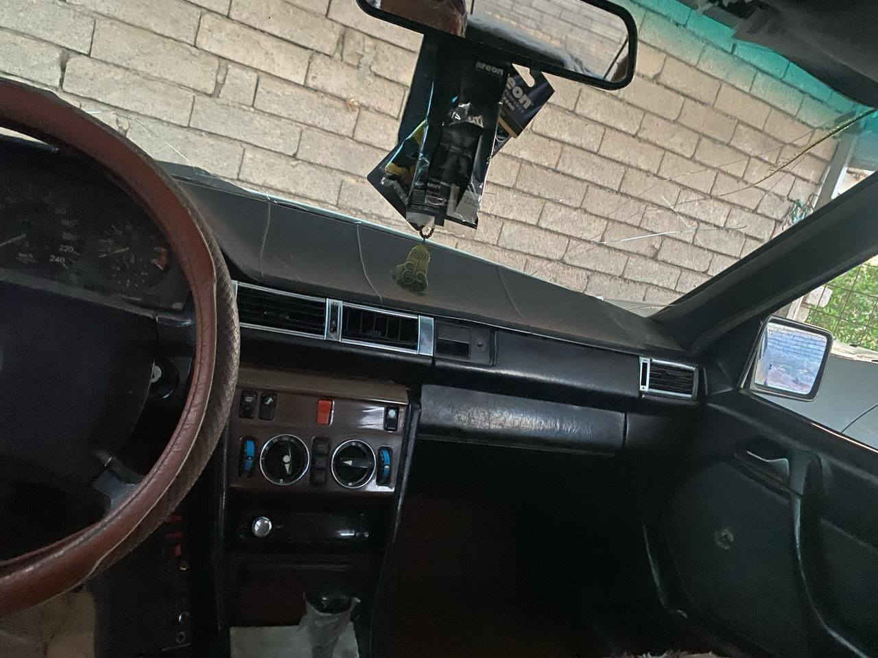 مارسدس مديل٨٨
مكينه وكير ٢٥٠٠
كهربائيات كلها شغاله تبريد شغال حداديه زينه لايت زنون مكفوله من الكص فقط البنيد والجاملغ الايمن بيه رشه صبغ جماليه
السعر... خاص
البصرة القرنه
رقم الهاتف ***********
