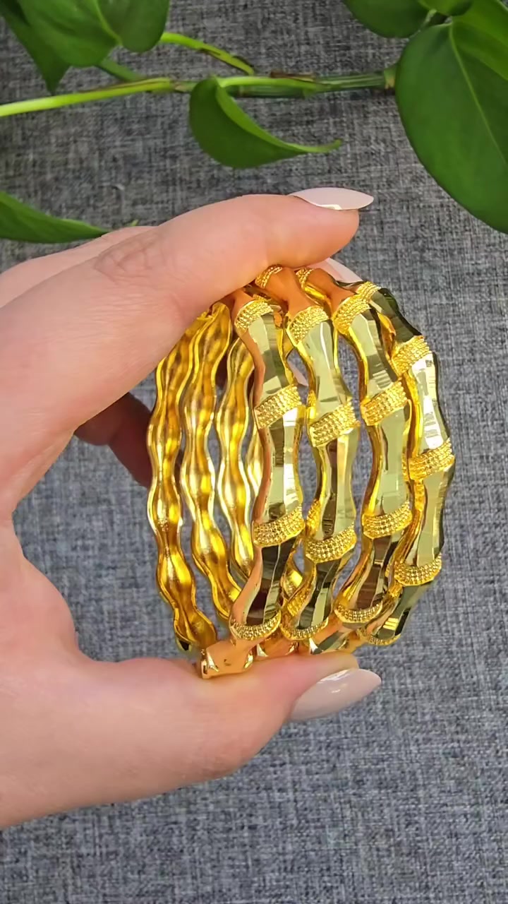 سيت اساور برازيلي 😍✨️
شبيه الذهب
وبأعلى كواليتي ضمان طلاء ثابت 
السيت مكون من ٤ قطع
سعر السيت : ٢٣ الف 
متوفر في 
Shine On 🔮 حيثُ للتألقِ عنوان 

 🌸 بوتيك شاين اون للاكسسوارات والعطور النسائية والرجالية 

اكسسوارات "نسائية ، رجالية " _ عطور _ ميك اب  _ حقائب - هدايا
المتجر مفتوح على مدار ٢٤ ساعة 

خدمة حجز الطلبات متوفرة طول اليوم وعلى مدار 24 ساعة

يتوفر خدمة تغليف الهدايا واختيار الهدية حسب الطلب ❤🌹🌺 

💥للحجز والاستفسار مراسلة الصفحة 📥
او الاتصال واتس اب
***********
—————————————-
💥توصيل لكافة انحاء العراق 🏎
داخل خانقين 2000 دينار
داخل ديالى 3000 دينار 
المحافظات 5000 دينار
Khanaqin , Diyala , Iraq 📍
.
.
.
.
#اكسبلور #reels #محل #خانقين #shine_on  حيثُ_للتألقِ_عنوان بوتيك_شاين_اون  مستلزمات_نسائية كوزمتك عطور ملابس اكسسوارات حقائب ترند العراق خانقين بوتيك هدايا
