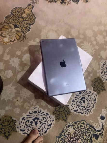 السلام عليكم ايباد ٩ ذاكره ٦٤ جهاز يخبل شحنه كلش حلو لمسه كلش حلو الايباد سعره ٢٠٠ وبي مجال رقمي *********** متوفر واتساب
