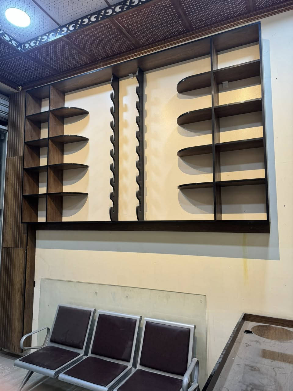 ديكور واثاث محل كامل للبيع
السعر والتفاصيل ***********
