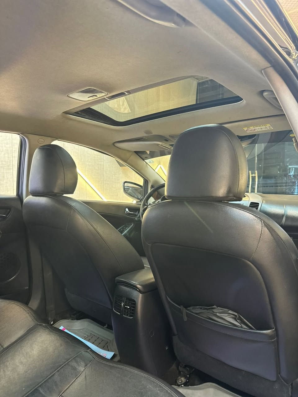 السلام عليكم سيراتو 2017
مكينه 2000 دوش مكفوله من الفتح حداديه جديده السياره دينار متصرف عليه مكفوله كفاله عامه من الصبغ  عدى الدعاميه الخلفيه صبغ للجماليه وبارد  بسيط بالباب الخلفي وشويه من الجالمغ  
المواصفات السياره فول للاخير ايراني كشن تدفئه تبريد للاخير فوول
السياره باسمنه تحويل ثاني يوم
السعر 145 مجال بسيط 
للاستفسار ***********
