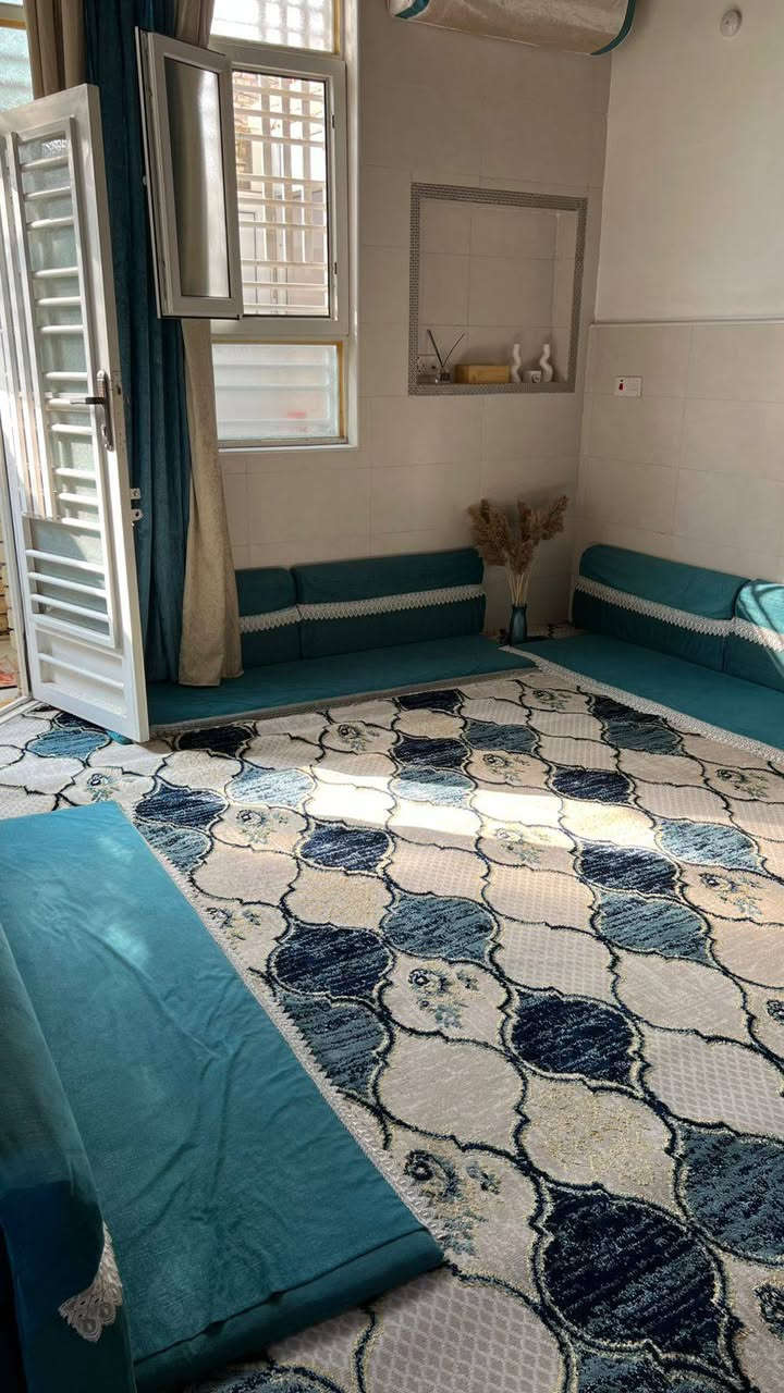 سلام عليكم الدار للبيع موقع النجف طاقة جزيرة خلف مجمع عقيل علوية بيت مساحة110مربع(10×11) 
البيت طابقين بنيان حديث 2023
الطابق لاول :
مكون من غرفة و صالة و  مطبخ و استقبال و حمام و منور (مطبخ حار)

الطابق الثاني:
مكون من ثلاث غرف و سطح و حمام و صالة 
لاستفسار لاتصال على ***********
