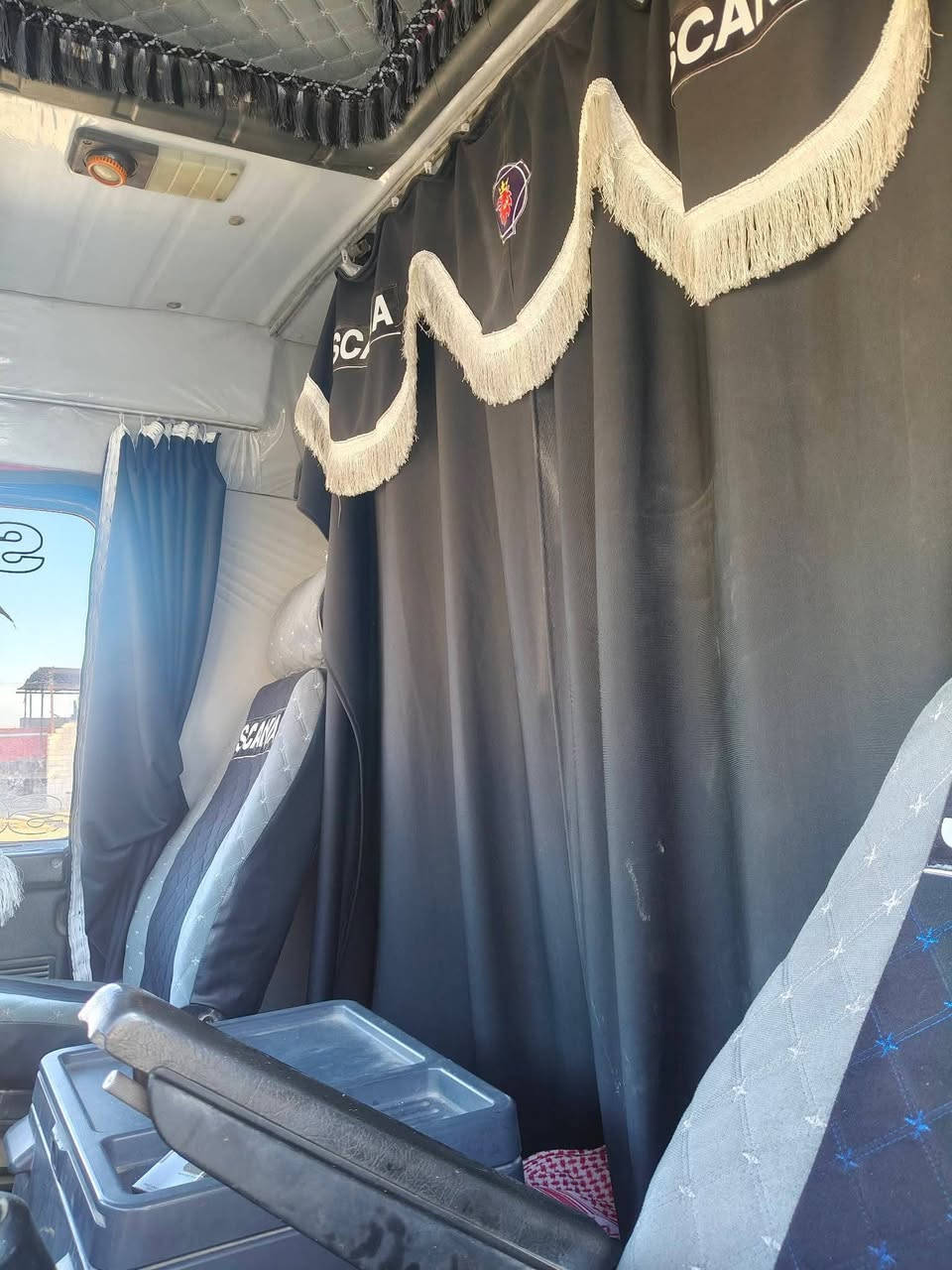 السلام عليكم قلاب سكانيا بطه رقم صلاح الدين مسطره شرط التحويل محرك فحمي بم كهرب طخم تايره كير 900 3/3 سنكل جوبلس بومه سياره من جوه الشغل ما ناقصها شي سعر165 وبي مجال للستفسار اتصل ‏‪0750 719 6784‬‏
