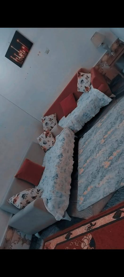 السلام عليكم تخم أبو السرير للبيع جديد كلش سعره 450 وبي مجال قليل عنوان كوفه شارع المعمل ***********
