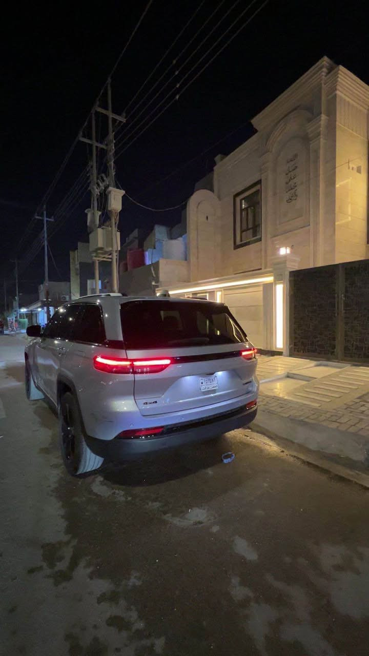 السلام عليكم 

جيب كراند شيروكي لمتد بلاك توب 2024
رقم بصرة 
رقم شهداء سنة ونص تتحول حره 
المواصفات 
*بانوراما
*شاشه حجم كبير
*مقاعد امامية مدفأة
*رادار امامي
*مقود مدفأة 
*مقاعد جلد
*دارات خلفيه
*قيادة ذاتيه
والكثير من المواصفات الثانية 
معروفة مواصفات المتد 
السيارة ماشية 13 الف ميل
الضرر مدكر ايسر وربع الباب و البنيد
جميع الايرباكات سليمة 
اتعهد بالوكالة لحين تحويلها حره
السعر 280 وبيها مجال
السيارة بيها ملاحظات بسيطة 
تفاصيل اكثر الاتصال على الرقم
*********** البصرة, العراق
