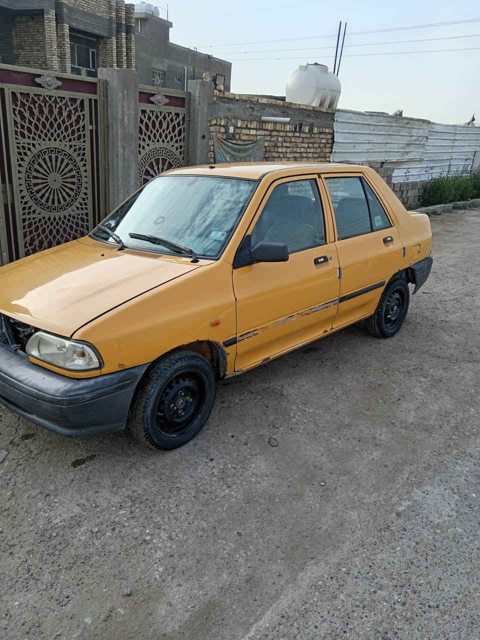 السلام عليكم سيبا 2015 بسمي مصفره هيه غرامات السياره ما بيه نقص بس اخياسات تخم تاير جديد حداديه نضيفه بس خياسات السعر 28 وبيه مجال بغداد 
***********
