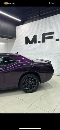 ⸻  🚘 للبيع دوج تشالنجر 2021 SXT 📍 رقم بغداد – باسمي  🔹 اللون: بنفسجي م...