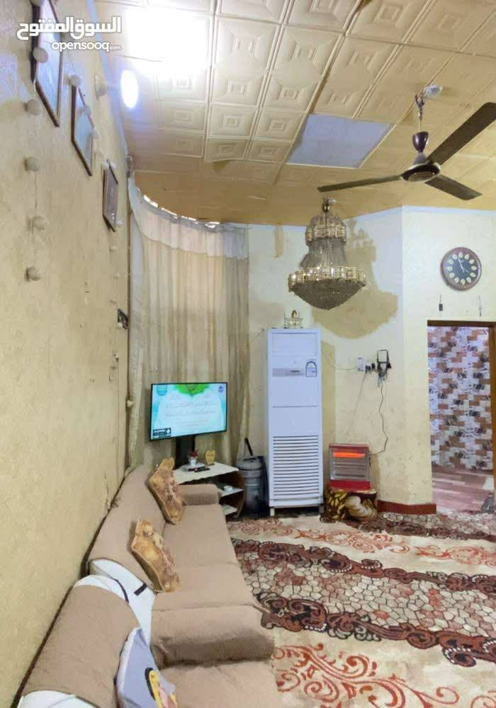 ​🏠 منزل للبيع في البصرة - كوت الحجاج
يعلن مكتب ضفاف البصرة للعقارات والمقاولات العامة عن عرض منزل مميز للبيع بمواصفات بناء حديثة وموقع حيوي.
​📍 الموقع:
​البصرة - كوت الحجاج الثانية - قرب مرطبات طربوش.
​📋 تفاصيل العقار:
​المساحة: 180 متر مربع.
​نوع العقار: طابو صرف (سند ملكية تام).
​سنة البناء: 2019 (بناء طابوق أصلي).
​التصميم: يحتوي على طابقين بتصميم حديث ومتكامل.
​📞 للتواصل والاستفسار:
​يرجى الاتصال على الرقم التالي:
***********
​ملاحظة من المكتب: البيت جاهز للسكن ويقع في منطقة مخدومة وقريبة من المرافق التجارية.
