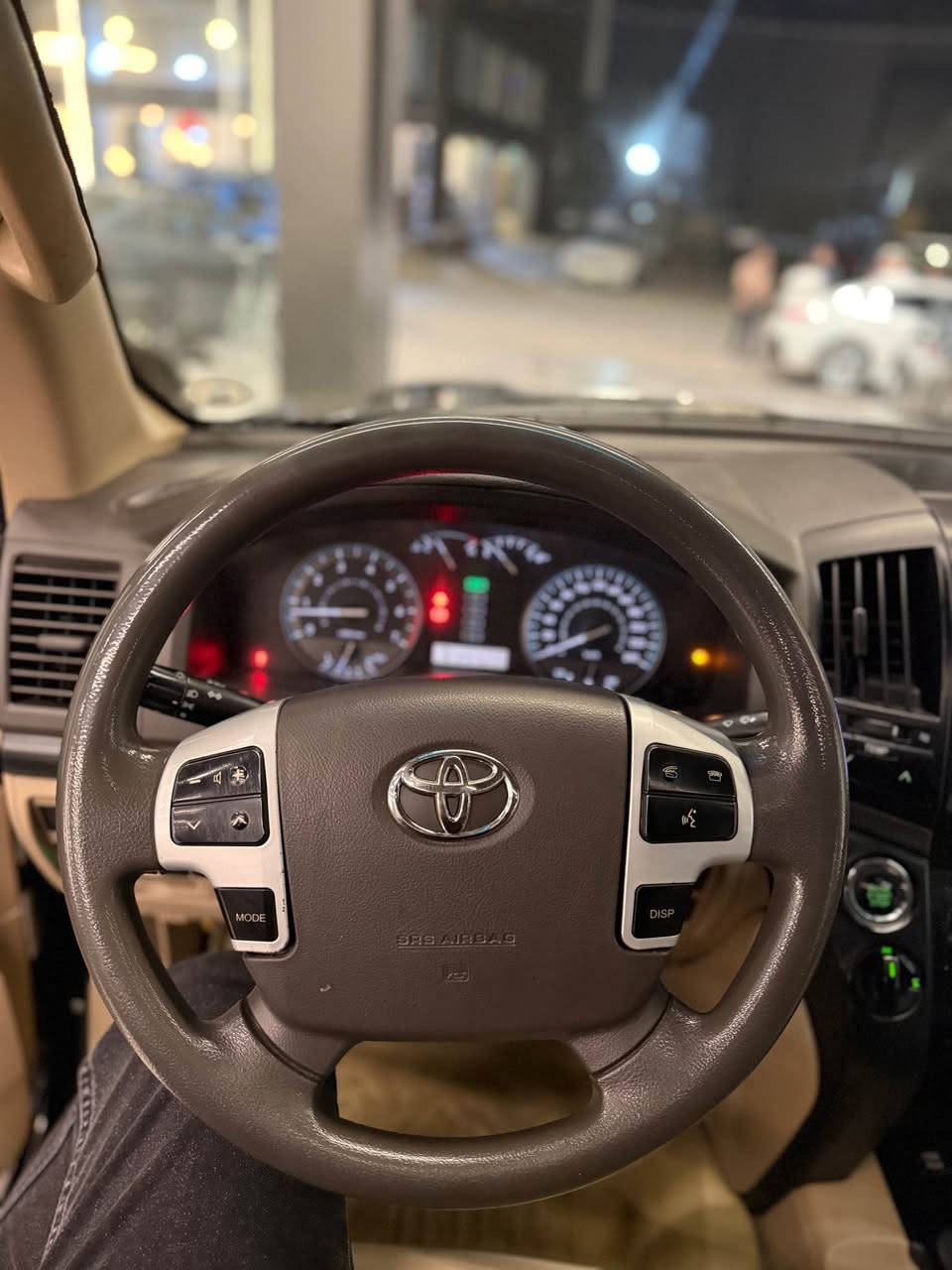 Toyota Land Cruiser GX V6 2014 
ماشي فقط ١٦٥ الف كيلومتر جديد كلشي بشرط بدون صبغ مكان صغير تعديل كفاله كير و محرك سعر فقط ٣٦٥$ مستحيل اكو هيج نضافه بسوق حدادية كلها جديد باقي بشرط تحويل 
*********** whats app أربيل, العراق
