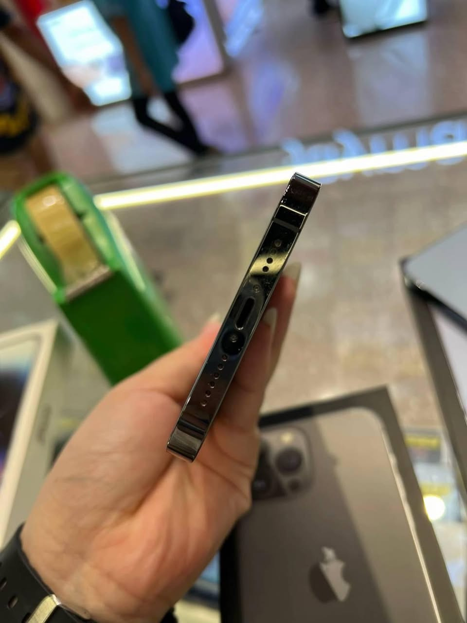 السلام عليكم ايفون 13 bro max بطاريه85 ذاكره 256 الكارتون مال جهاز موجوده للبيع السعر ٦٥٠ مجال قليل مكان حله ابي غرق ***********
