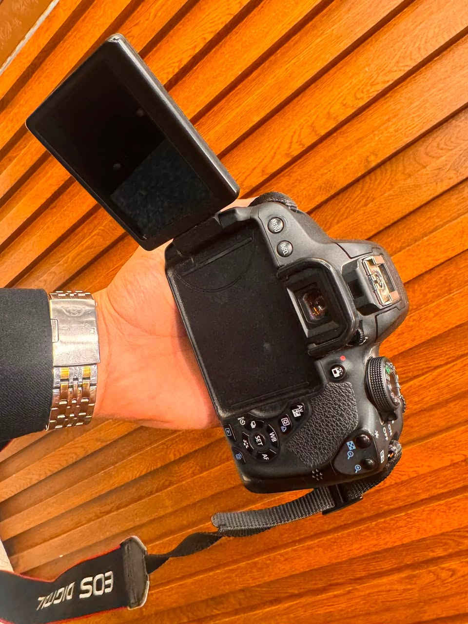 Canon EOS 700D للبيع
نظيفة جدًا، استخدام شخصي، مع عدسة 18-55 الأصلية، الكاميرا شغالة 100% وما بيها أي عطل.
السعر: خاص
للاستفسار خاص أو  واتساب.***********
