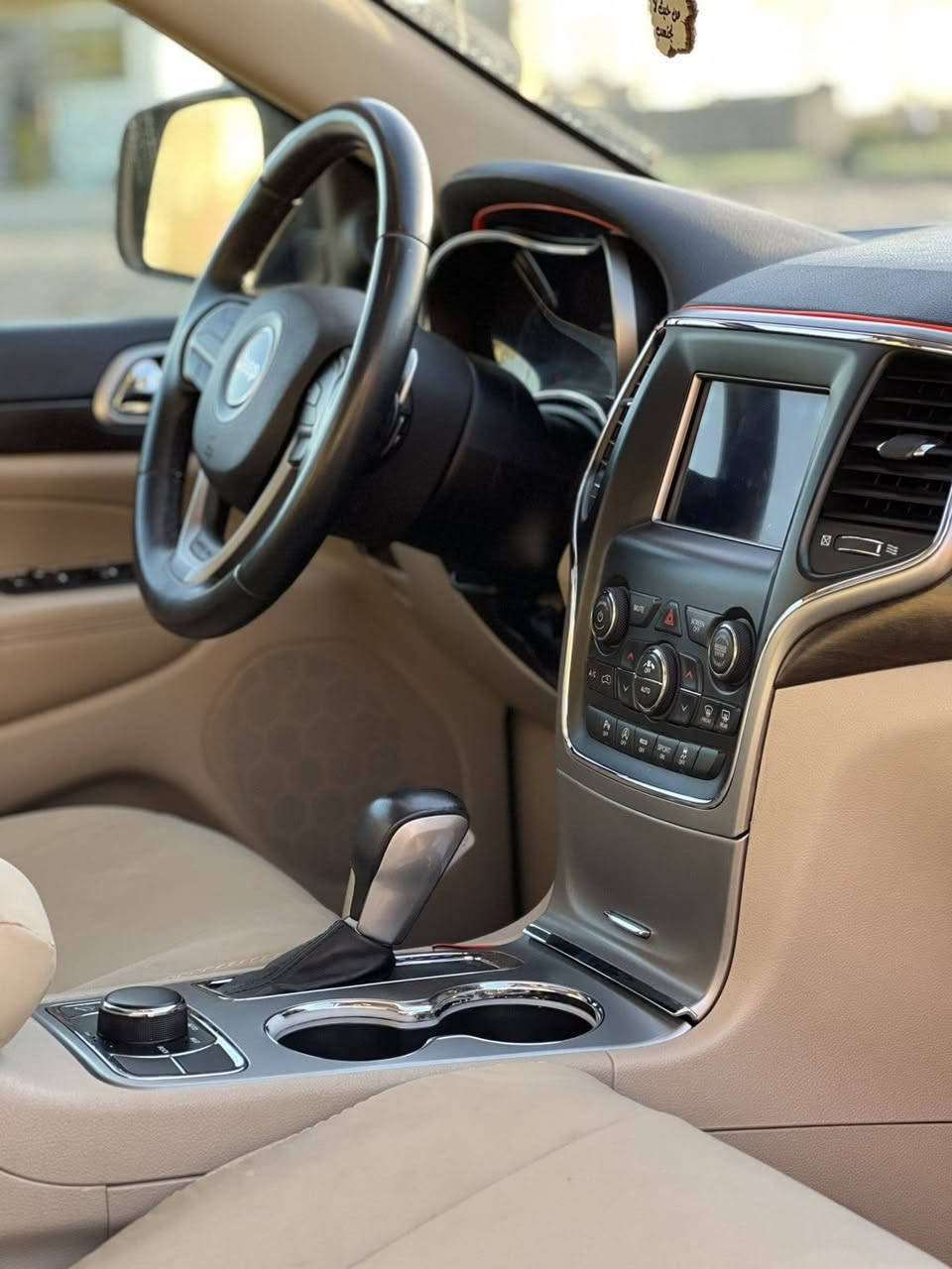 جيب كراند شيروكي لاريدو 2018 خليجي
الممشى: 157,000 كم
الحالة: خليجي – كلين تايتل
الرقم: هەولێر

🟪 السعر  :: الطلب في التعليقات ويوصلك مباشرة ✍️ 📩

المواصفات:
فئة لاريدو
سلايد (فتحة سقف)
5 وضعيات قيادة
گير شفت
كراسي كهرباء
رادار أمامي وخلفي
دبل أكسل

رقم صاحب السيارة:
***********
