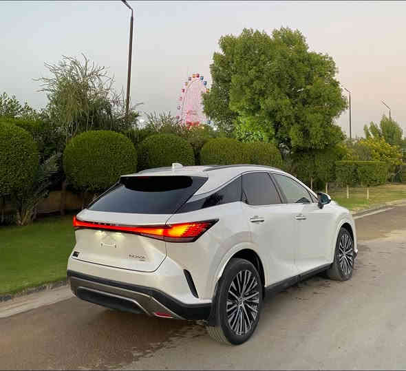 🚗 Lexus RX 350h — موديل 2023
حالة فوق الممتازة / نظيفة جداً / فخامة + اقتصاد

الممشى: (13,000) كم
اللون الخارجي: (ابيض صدفي )
اللون الداخلي: (ابيض)
الدفع: AWD
المواصفات:
 • هايبرد اقتصادي جداً
 • شاشة كبيرة وتطبيقات حديثة
 • كاميرا خلفيه
 • رادار + تنبيه خروج المسار
 • بصمة تشغيل
 • شحن لاسلكي
 • LED كامل
 •     مقاعد مريحة مع تبريد/تدفئة
الضرر : صبغ نصف الجوملغ المامي والباب المامي صبغ ونصف الباب الخلفي

💰 السعر المطلوب: ($38,500)وبيه مجال
📞 للتواصل: 
***********
***********
او زيارة موقع شركة الناجح العالميه بغداد حي الجامعه نفق الشرطه مقابيل مختبر الرازي
