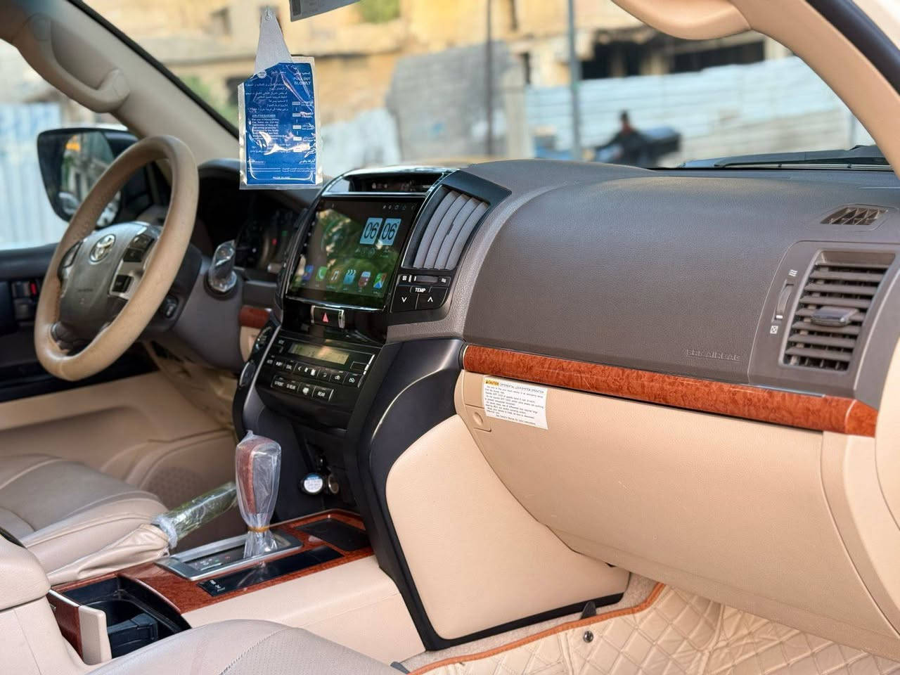 سلام عليكم موديل 2014 خليجي فول الفول مكفوله من صبغ والا حادث صدر امامي وخلفي جديد تخم تاير جديد ماشي ١٢٠  مكينه ٨ سلندر عنوان بغداد مدينه الصدر رقم *********** سعر 41
