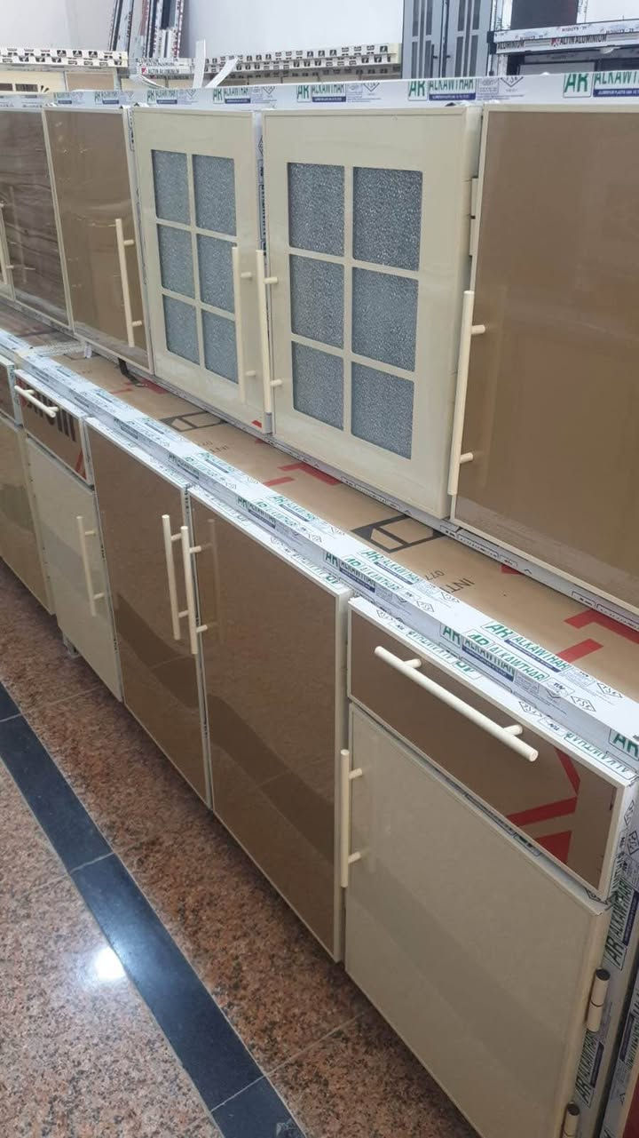 تخفيضات كاونتر  مع سنك مرمر شغل تزكام وثقيل بليت واحد ملم  430 العنوان ناصريه شارع الاخلاص *********** ناصرية, ذي قار
