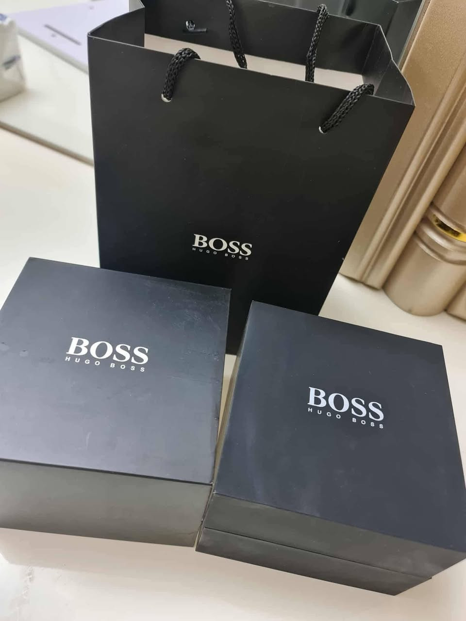 ساعة BOSS أصلية – موديل 1514088
جديدة بالكامل مع العلبة والتغليف
كرونوغراف عملي وأنيق
مقاومة للماء 50 متر
لون أسود فاخر
3 عدادات 

السعر بالوكالة ٣٦٠ الف دينار
#السعرالمطلوب ٢٠٠ الف دينار


**إذا كنت صاحب هذا الإعلان وتريد حذفه لأي سبب، رجاءا أرسل رسالة إلى الدعم الفني**