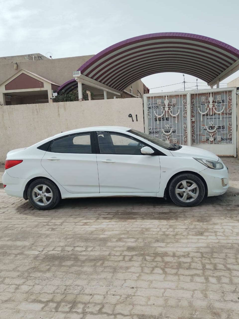اكسنت 2013 بسمي من 2013 لحد الان.  محرك ١٦٠٠
محرك وكير كفاله عامه 
بيه قطعتين فقط جاملغ خلف السائق 
وباب العبري خلف السائق 
ضربه خفيفه مال ستوته 
السعر ٨٨ بيه مجال


**إذا كنت صاحب هذا الإعلان وتريد حذفه لأي سبب، رجاءا أرسل رسالة إلى الدعم الفني**