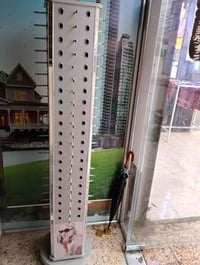 عارضة نضارات للبيع السعر 50 للاتصال 07768962428 07516423564