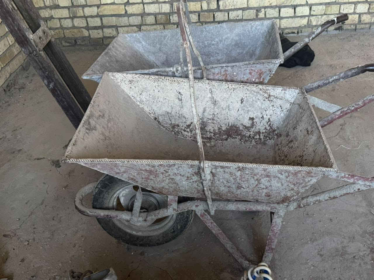 ونج إيطالي أصلي مستخدم قليل و متروك للبيع مكان بغداد البوعيثة ***********
