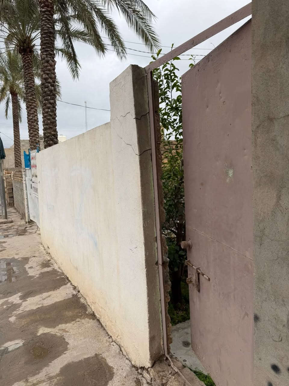 🏘️فرصة أستثمارية مميزة للبيع🏡

🏡 بيت + مشتمل للبيع
✅ طابو ملك صرف
📐 المساحة الكلية: 300 متر²

📍 الموقع:
ديالى – خانقين – منطقة توله فروش
فرع جانب تربية كوردستان – فرع هژار أبو باله – فرع الصب.

🔹 البيت: بناء قديم.
🔹 المشتمل: نظافته حوالي 65%.
🔹 العقاران مؤجّران حالياً ويحققان دخلاً شهرياً.
🔹 إمكانية سحب قرض عقاري على العقار (بحسب شروط وتعليمات الجهة المانحة).

💰 السعر: 90 مليون دينار عراقي (بسعر الأرض ينباع، 
ويباع العقاران معًا).

📞 للاستفسار:
المهندس ئوميد
***********

#ملاحظة: يمكن أيضاً تكدر تسحب علية قرض عقاري ✅
