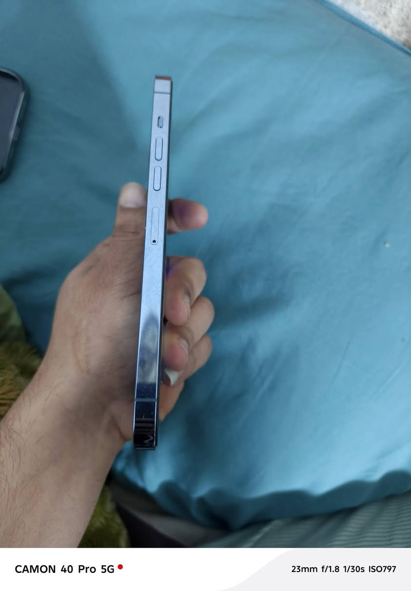 السلام عليكم 13 برو ماكس مكفول من كلشي الذاكره 256 البطارية 94 مثل ماموضح بالصور بي بس هاي الضرر مو كسر شخط السعر 650 بدون ملحقات بيع مستعجل ***********مكاني بابل
