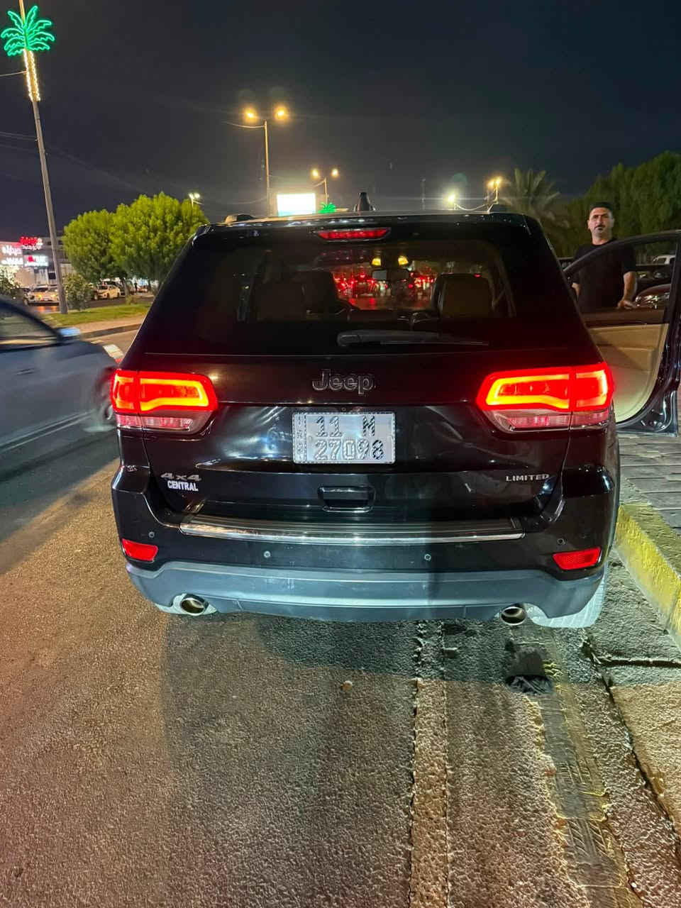 جيب لمتدد ٢٠١٤ شاشه كبيره حساس خلفي جنطه كهرباء فتحه سقف فورويل  كشتات كهرباء تبريد تدفئه  كير طياره  موديل 2014 شفتات ستيرن بيه ٣ قطع صبغ السعر ١٨٥ وبيه مجال 
***********
