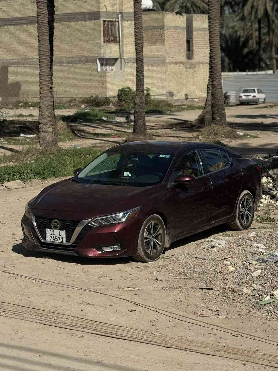 السلام عليكم عندي نيسان سنترا 2020 الشكل الامريكي 
ماشية 72 الف .ما عندي سونار الها اخذتها بوكتها مراوس
وهسه محتاج ودا ابيع المهم صفاتها 
فئة sv تجي بصمة وترحيب وتشغيل عن بعد وجام اوتو واشاير بل مري ونقط عمياء وتحريك الكتروني ، ورادار امامي وتحديد مسار و حساس خلفي وكامرة خلفية وشاشة كار بلي وبيها نضام الايكو والسبورت . تدفئه وتبريد قطعتين منفصلات ، هيترات جامه امامية وخلفية ، عداد قارء الاعطال . انارة لد . فتح الشنطة عن طريق الريموت كنترول . مبدل بيها كازكيت عند صاحبها القديم . السيارة معدل ورزانة ما شاء الله ، الكير مكفول ومفحوص ومبدل زيته وبي ضمان 30 الف كيلو متر من شركة المهندس ، تايرات تخم جديد صار شهر من مشدود . اتحب تعال خاص وشنو تحتاج سؤال حياك الله . مكاني بغداد الكاظمية . رقمي *********** ( السعر 120 وبيها مجال ) للمعلومة السيارة بيها خذوش وتكحيل بأماكن مثل الباب وكذا . اني ذكرت ما ماخذ الها سونار . بس تعال خاص اراويك كل التفاصيل .
