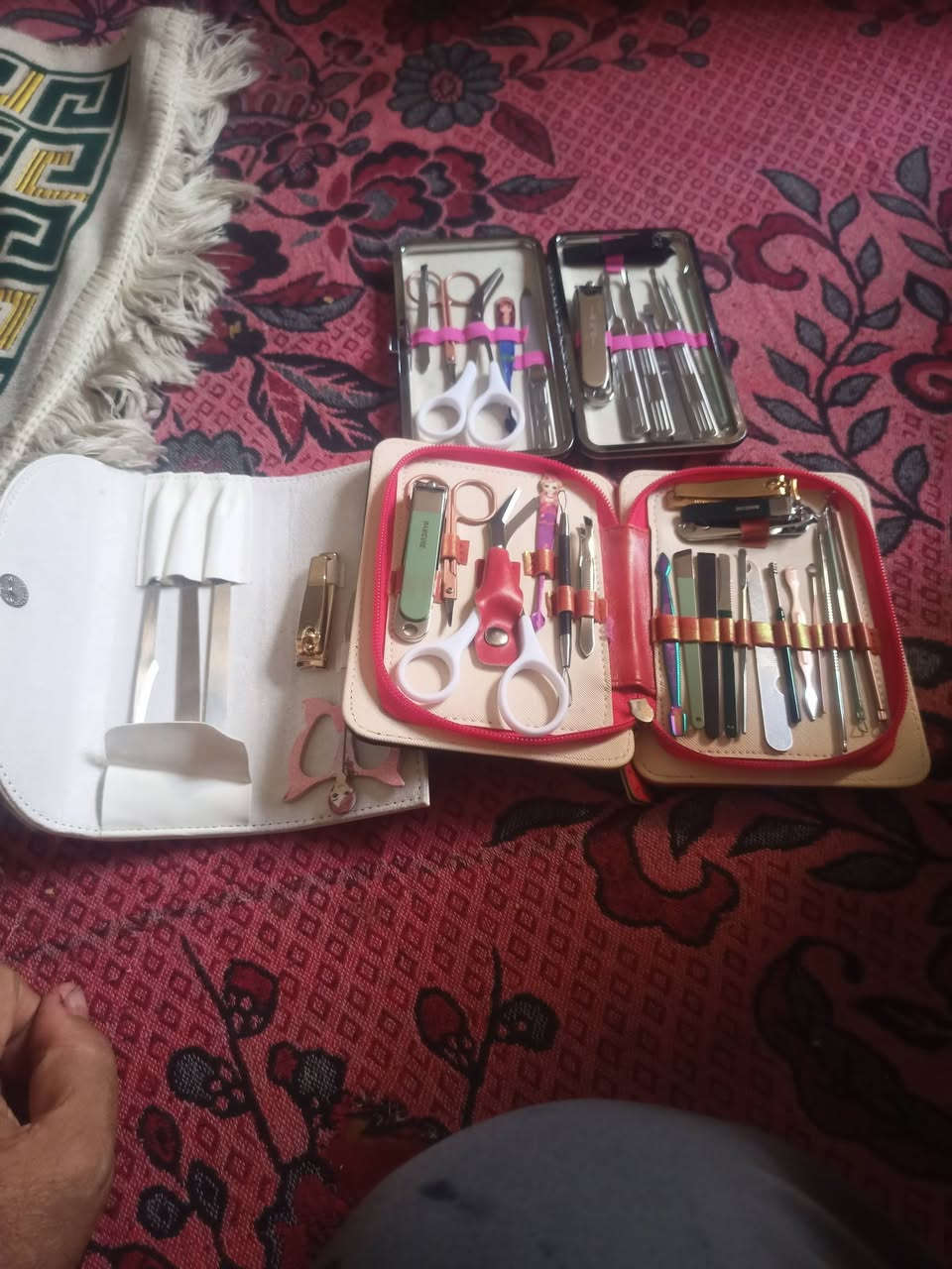 للبيع محفظات تحتوي على ادوات تنظيف الجسم وبسعر مناسب كوفه  تفيد حلاقين وأصحاب الصالونات وحتى ربات بيوت


**إذا كنت صاحب هذا الإعلان وتريد حذفه لأي سبب، رجاءا أرسل رسالة إلى الدعم الفني**