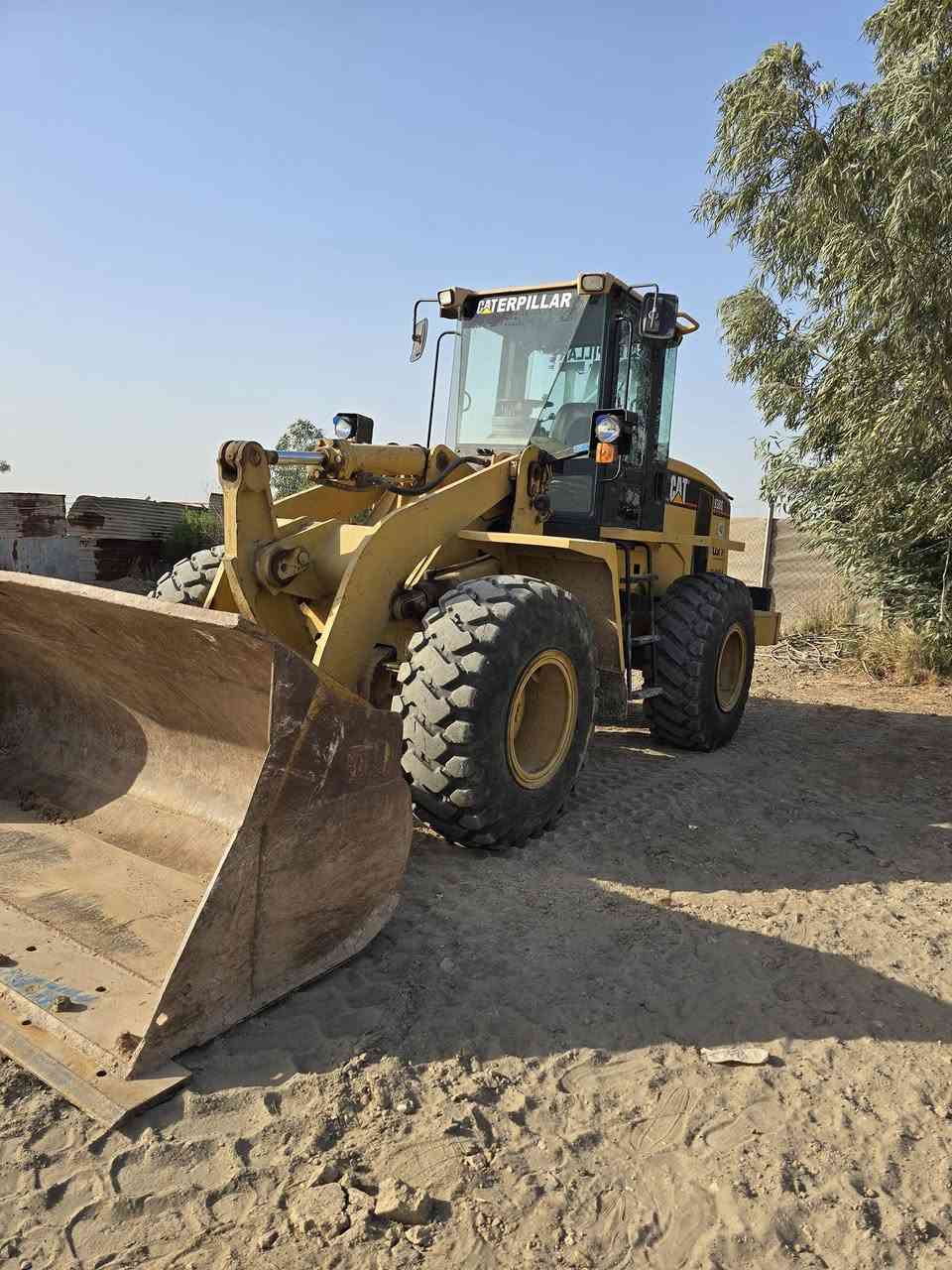 سلام عليك مرخصت الدمن شفل كتر للبيع جاهز للعمل تايرات تخم جديد مشدود كبل سبوع موديل 2002 رقم اربيل.السعر 350 او بي مجال المكان بغداد الرقم للتصال ***********
