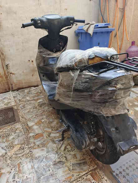 السلام عليكم دراجه بيجي تسع زروف سرعه 60 ياباني الدراجه مكينتها ممفتوحه وناعمه وشغاله سلف وهندر الكهربائيات كاملات كفراتها بلاديه ونضيفه السعر 250 وبيها مجال مكاني بغداد التاجي منطقة ابو الجدايل ***********
