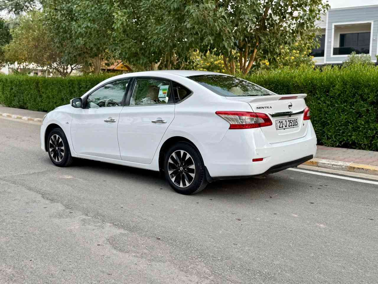 سلام عليكم 
نيسان سنترا  خليجي موديل 2019
سيارا اشويا بالدوسه صبغ الباقي مكفول 
سونار موجود ويا المنشور 
كير محرك بشرط 
تخم تاير صدر كله جديد 
رقم سنويا كله حديد 
ماشي 98 الف كيلو متر 
سعر 128 بي مجال قليل 
مكاني ديالى خانقين 
للاستفسار *********** خناقين, ديالى
