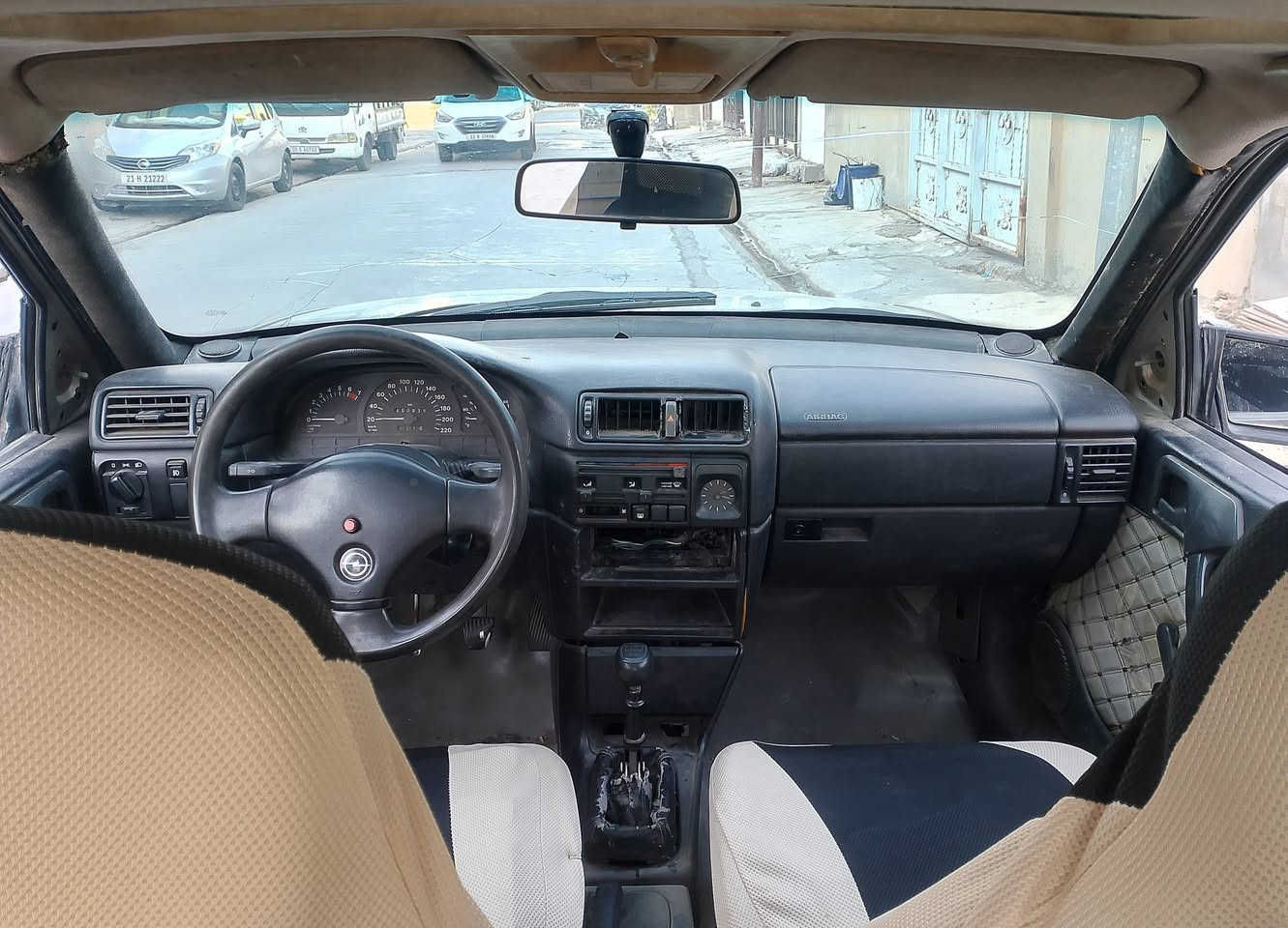 سيارة أوبل فكترا موديل 1991لون ذهبي سنوية صاقطه 2021 سيارة شرط گير ومحرك سيارة شرط التحويل سيارة جاهزة محرك20كل عيب مابيها  السعر 21$ وبيه مجال بسيط عنواني كركوك قادسيه الشراي يتصل على رقم الهاتف ***********
