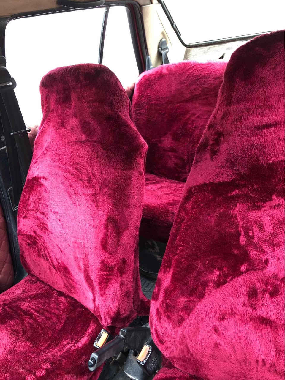 🚗 ڤۆڵکسواگن جیتا (Jetta) - مۆدێل 1992 🚗
تایبەتمەندییەکان:
• تەکنیکی: بێ عەیب و بێ کێشە، تەئمیر عام کراوە و زۆر توندوتۆڵە (تەقە و ڕەقەی نییە).
• تایە: ٤ تایەی تازەی لەژێرە.
• سەنەوی: کارتۆنە (خاوەنەکەی لە قادسییەیە و پێویستی بە سۆراغە).
• زیادە: بیتاقەی بەنزینی هەیە و سەیارەیەکی پاک و ماڵدۆستانەیە.
💰 نرخ: ١٨ وەرەقە و مەجالێکی کەمی تێدایە.
🚫 تێبینی: گۆڕینەوە ناکەم، تەنها بۆ فرۆشتنە.
📞 پەیوەندی:
***********
***********
🚗 فولكس واجن جيتا - موديل 1992 🚗
المواصفات:
• الحالة: سيارة معمرة بالكامل (تعمير عام)، توب ونظيفة جداً (بدون أي طقطقة).
• الإطارات: ٤ إطارات جديدة.
• الأوراق: السنوية كارتون (صاحب السنوية في القادسية ويحتاج متابعة).
• الإضافات: بطاقة الوقود متوفرة، سيارة مال بيت وجاهزة.
💰 السعر: ١٨ ورقة وبيه مجال بسيط.
🚫 ملاحظة: السيارة للبيع فقط، لا يوجد مجال للمراوس.
📞 للاستفسار:
***********
*********** كركوك, العراق
