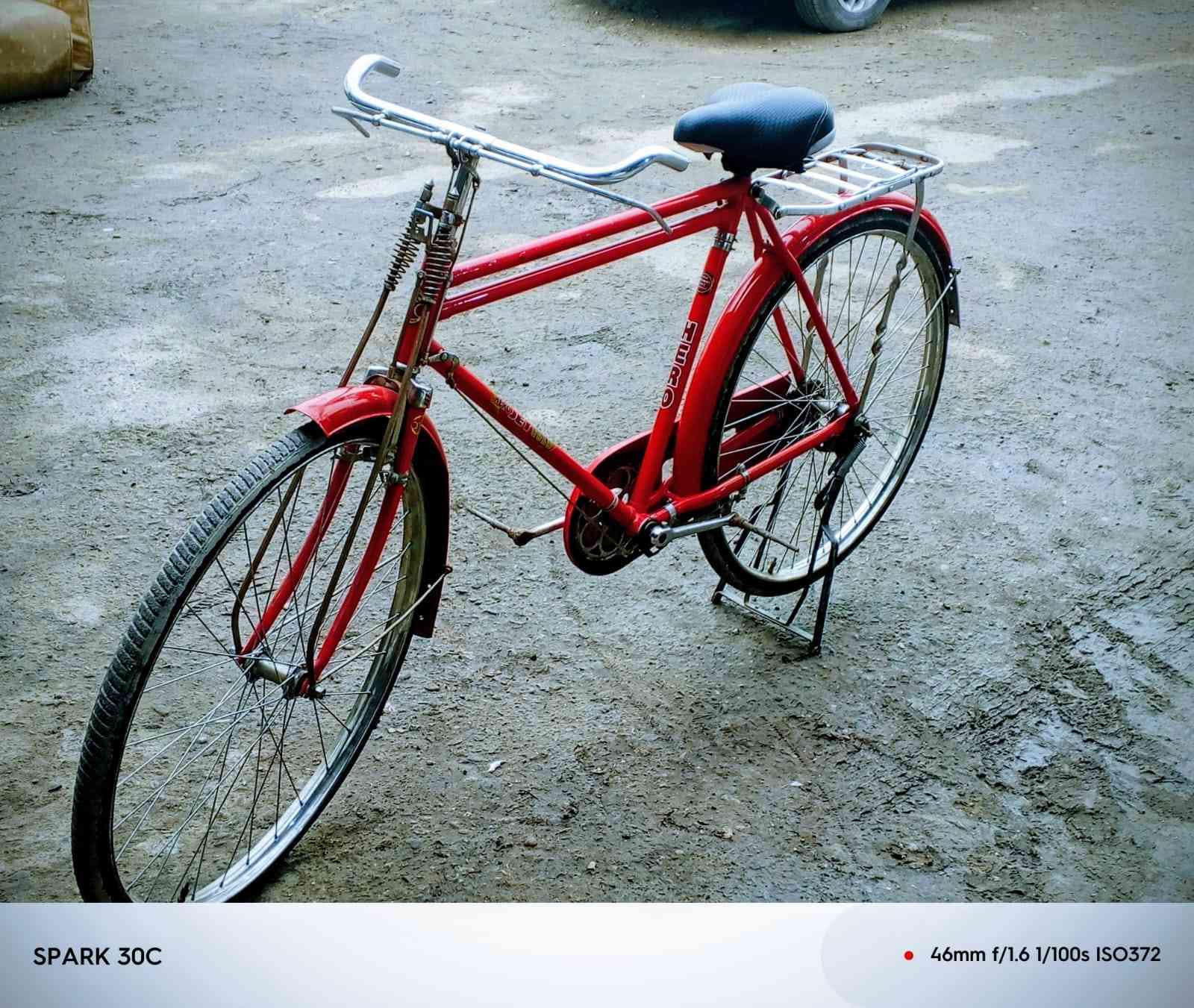 السلام عليكم
بايسكل هيرو للبيع 
حجم ٢٨ 
نظيف كللش 

السعر ( 100 و بي مجال بسيط ) 

العنوان ( جسر ديالى _ الساهرون ) 

رقم الهاتف (  ***********  )
