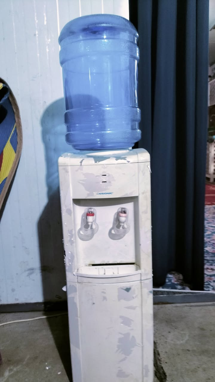 السلام عليكم يوجد غراص للبيع نضيفات كلش كلمن وسعره كاروك هزاز سعره 30براد شغال حار وبارد سعره 30جداري كرانيت  حجم وحده 27 وحده 30 وبيهم مجال  رقم واتساب ***********
