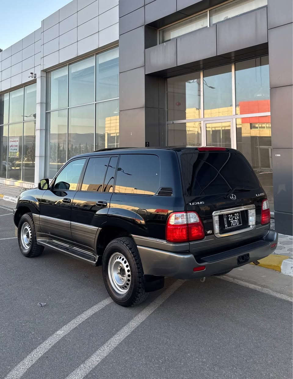Lexus 2004 LX470 ساخ دوبەی داشبوڵ بەرز
سەیارەکە بە تازەیی و جوانی ماوەتەوە ۱٦٠ هەزار کیلۆمەتری حەقیقی ڕۆیشتووە هەموو گیانی ئیش ئەکات مەکینەو گێڕی نەکراوەتەوە بەشەرتی هەموو شتێک 
دەبڵ ئەکسل و دەبڵی هەواییەکانیشی بە شەرت کارەبایی و تەبرید و تەقەو ڕەقەی بەشەرت بە نیسبەت بۆیاخەوە شەش پارچەی پەمپی دووبەیە بە بێ دەعم و لێدراو سەیارەکە پێش و پشتی کەپسە مواصفاتی قەپات قەپات مواصفاتە  سڵایت داشبوڵ بەرز کامێرا شاشە ناڤیگەیشن کوشن هیتەر کوشن کارەبایی و میمۆری فۆڕمیکا تەبرید مەرکەزی بلوتوز و زۆر مواصفاتی تر ماوە باسی بکەم سەیارەکە کۆدی بۆ کراوەو مەزبووتە سعری فرۆشتنی ۱۲۲ گەڵاو مەجالێکی زۆر کەم شوێن سلێمانی *********** السليمانية, العراق
