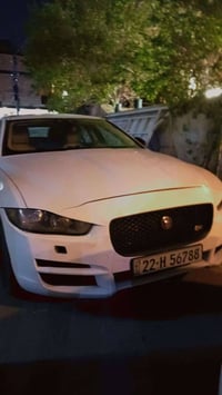 سيارة جاكوار XE  الون ابيض   الموديل 2017  المحركات  4سلندر  الكير ماو...