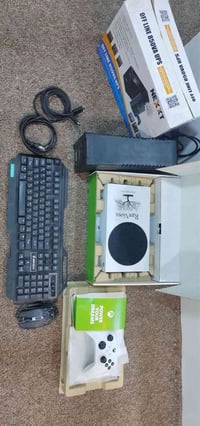 جهاز اكس بوكس سيريس اس للبيع ويا ملحقات موضحة بالصورة السعر 350 الف مك...