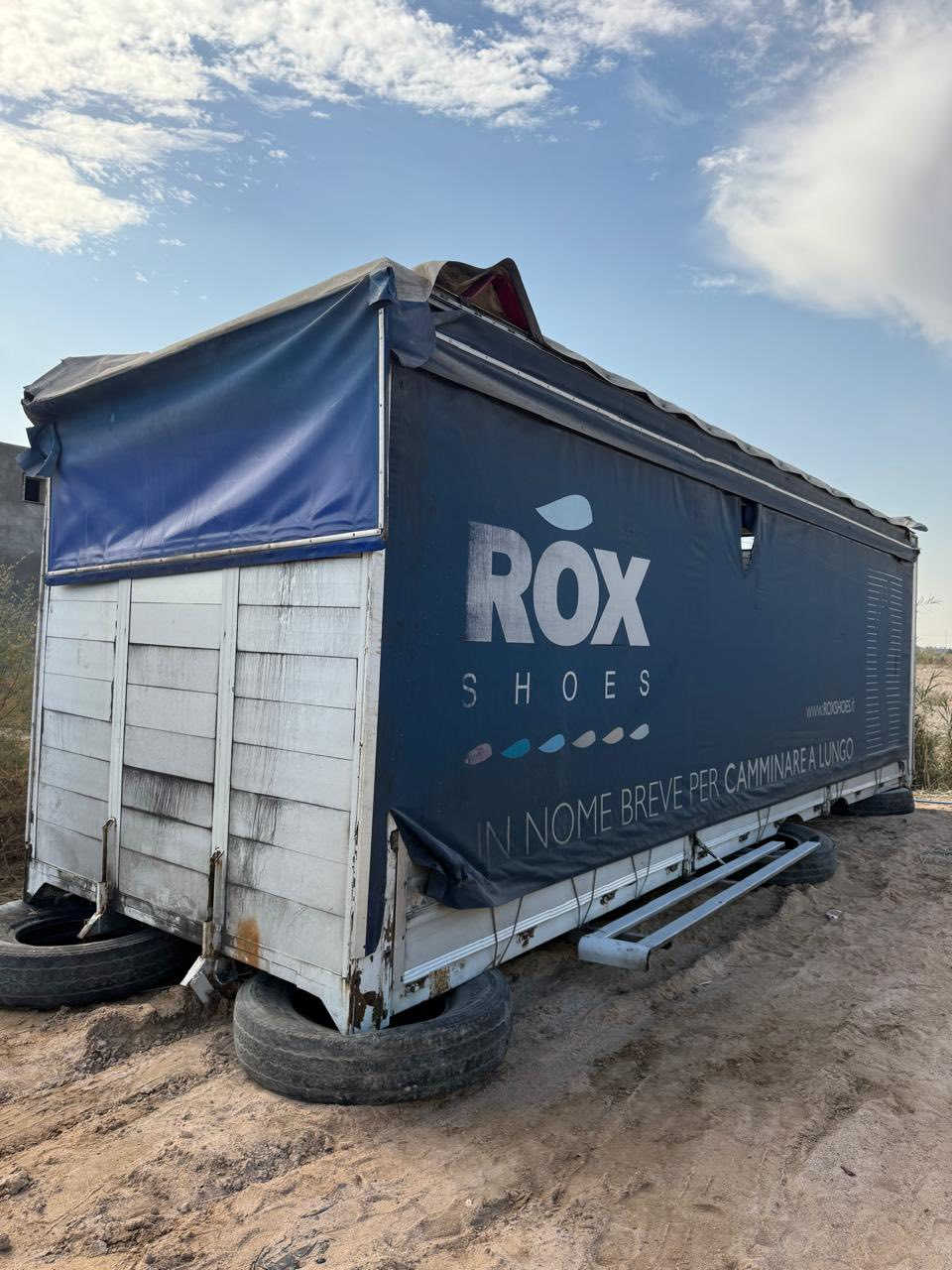 سلام عليكم بدي اكتروزللبيع
طول ٩ونص

رتفاع ٣ متر

جناب ٨٠ رتفاع

عنوان بصره هارثه

***********
