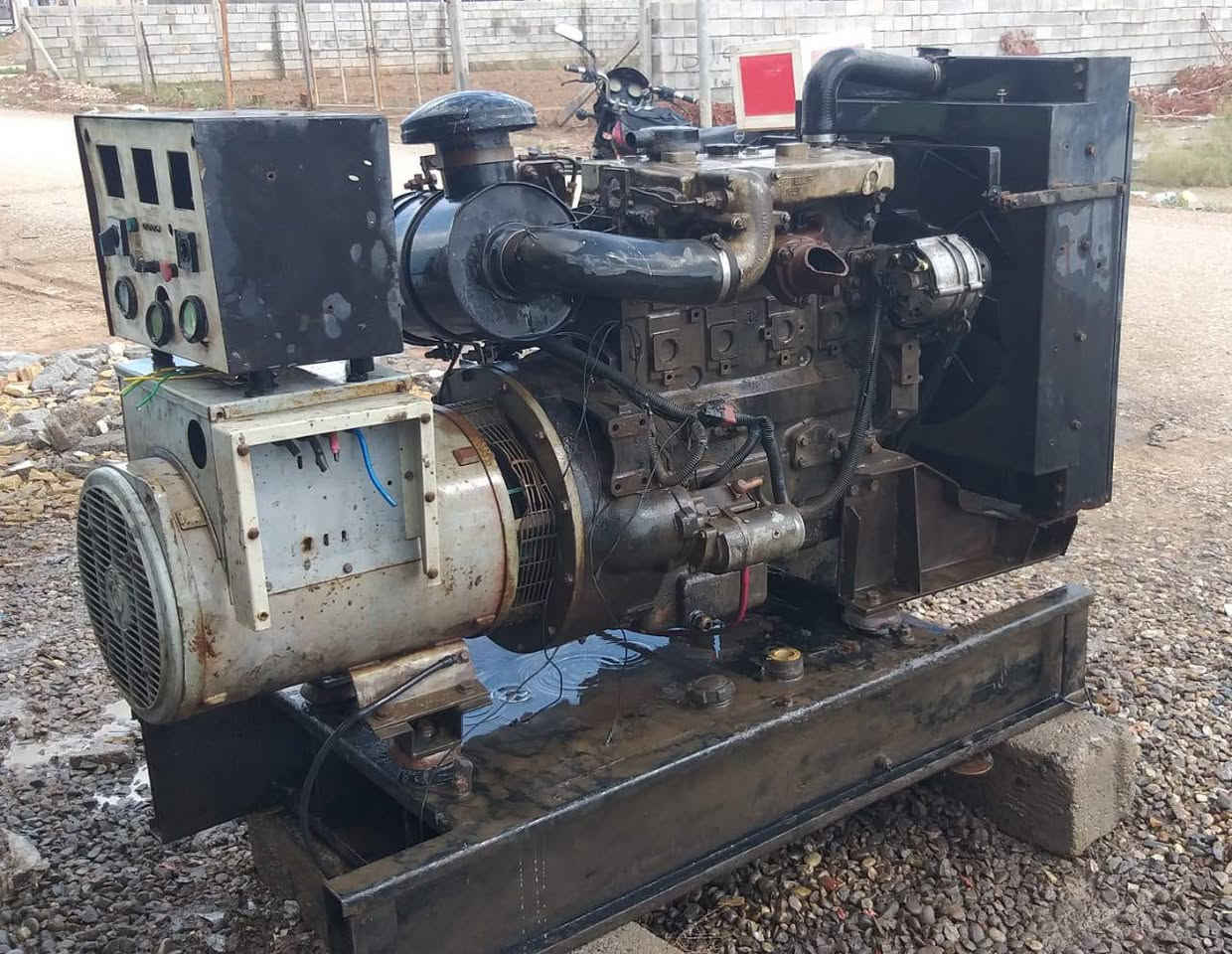 السلام عليكم اخواني الكرام 
مولد بيركنز لفل للبيع
50كيفي مال امريكان 
شغال نقص بس كهربائيته مكطعه
مامفتوح على وضع الشركه 
سعر مناسب *********** اتصل وبيك خير وتدلل
