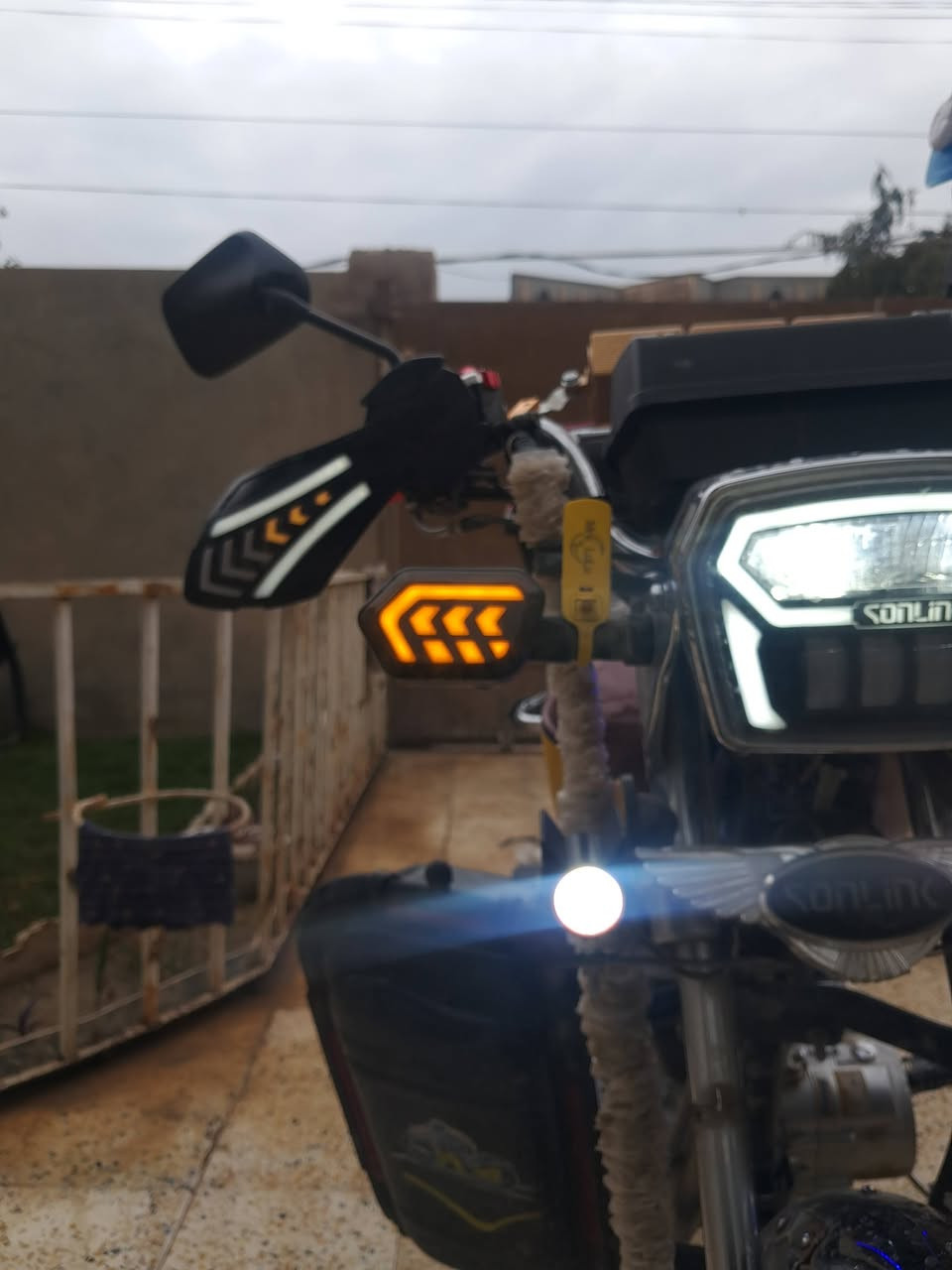 للبيع 24 شكل 25
كلش نظيفة محرك مكفول كهربائيات كلها شغالة بصمة سويج
الدراجة مرتبة ثكيلة ورزنة 
725 وبيها مجال 
***********
