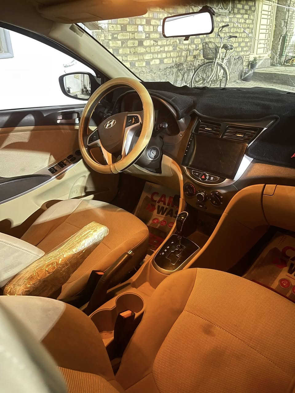 اكسنت ٢٠١٥
رقم نجف دولي سنوية ٢٠٣٠ باسمي 
مكينة وكير وتبريد ثلج 
فتحة خمسة ويل كب 
شاشة تاب لمس 
تحكمات وتجوة فول فول فول لاخير 
مكفول من الصبع والتبديل 
عدة كارت بخشم جاملغ 
ماشية ١٦٠ سيارة 
عنوان النجف
***********
سعر ٩٨ مستعجل على بيعتهة
