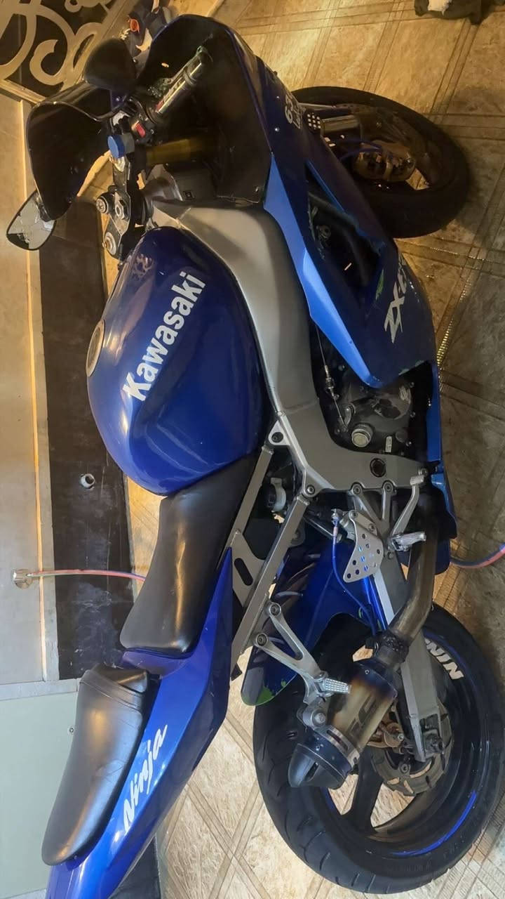 السلام عليكم كاوسكي 2004 محرك 636  الدراجه كفاله كير محرك عليها ادامه تخبل الدراجه شغاله نكره سلف معدل و شلعه تخبل الدراجه بس  يرادلها تكحيل ما مشايه هواي الدراجه. تحب تجي انته و فيترجي و تفحصها اني حاضر و سعرها كلش مناسب بالنسبه الها الشراي يجي على هذه رقم*********** مكاني بغداد
