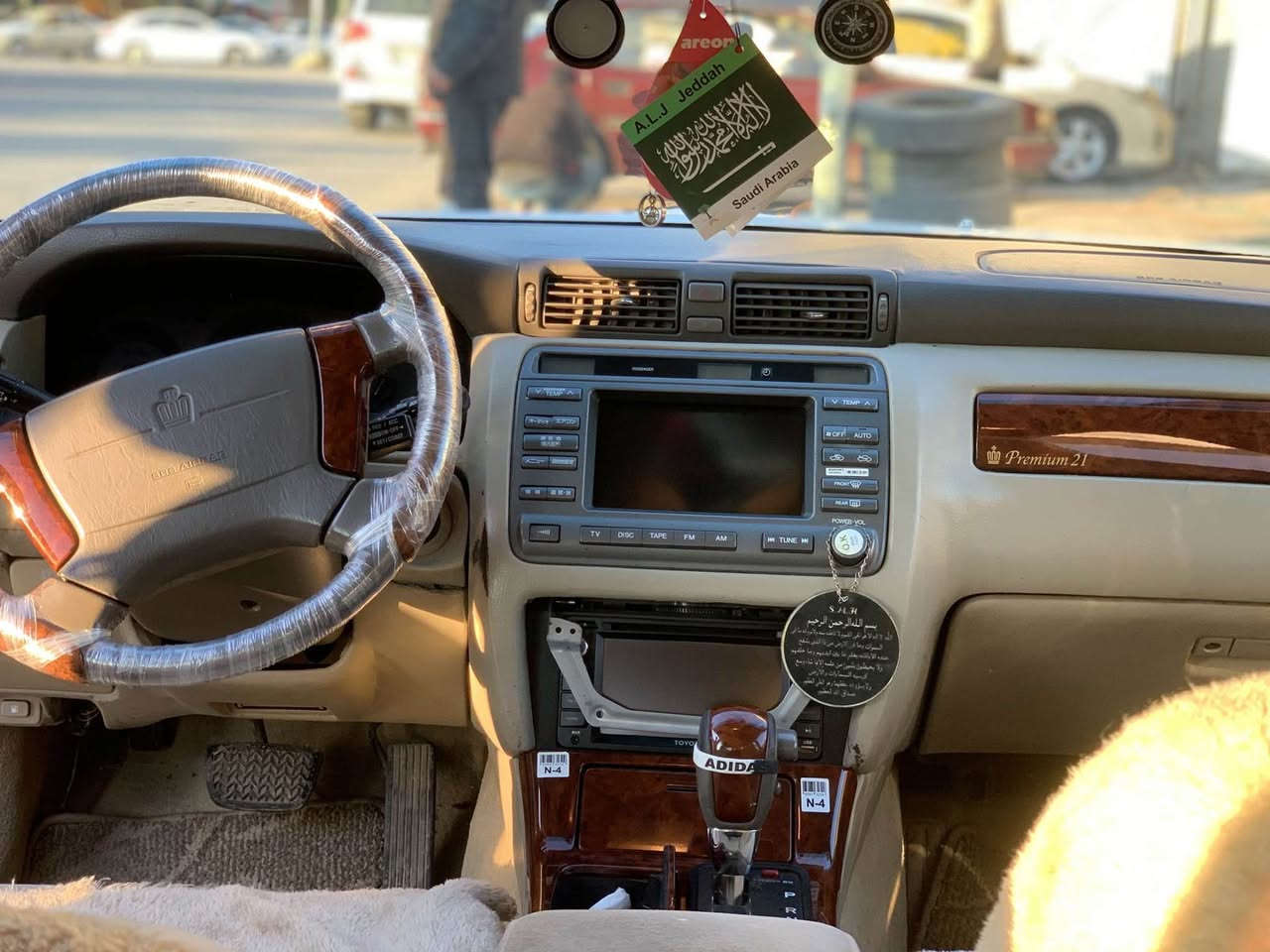 مه‌لیكه‌ له‌ناو پاكه‌ت ٢٠٠٢ ديفوري گةورة  پيش و دوا كريستا  ٣ دوگمة  ئاوينة كارةباو هيتةر دةشبل نةجاف   سارد و گةرم مةزبوت   تايةو ويلي نةجمة جةمةلغي لاي سوياق يةك توز ساردي هةية بي ناوگرتن  سيارةكة بي عةيبةو هيج كيشةي نية
***********
ئه‌دمین❤️❤️ السليمانية, العراق
