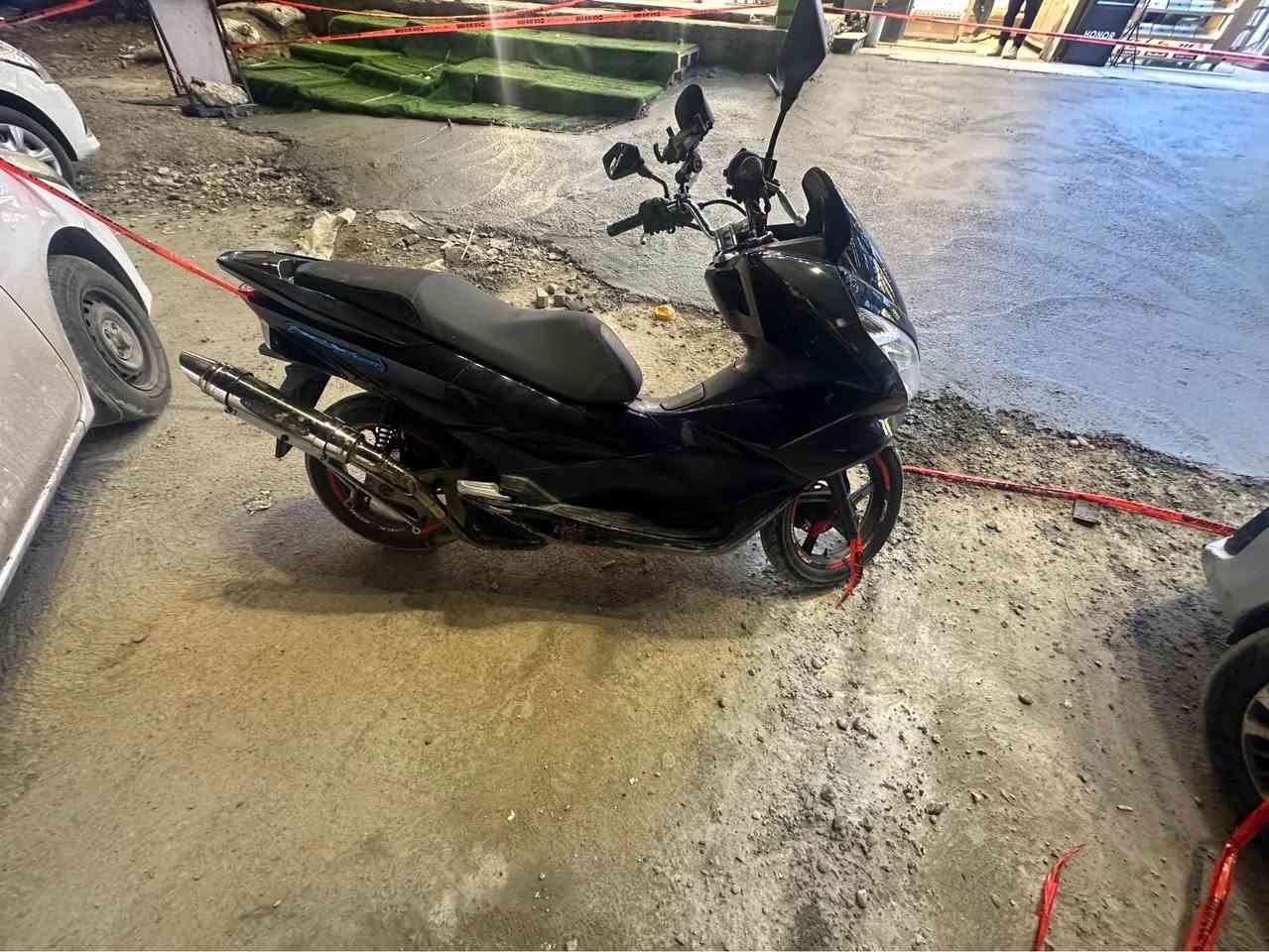 سلام عليكم دراجة بي سي اكس  محرك نضيف دراجة امانت الله حلوة صالنصة رياضي محرك خير من الله رايدهة ب١٣٠٠ مكاني شارع الربيعي رقم *********** بغداد, العراق
