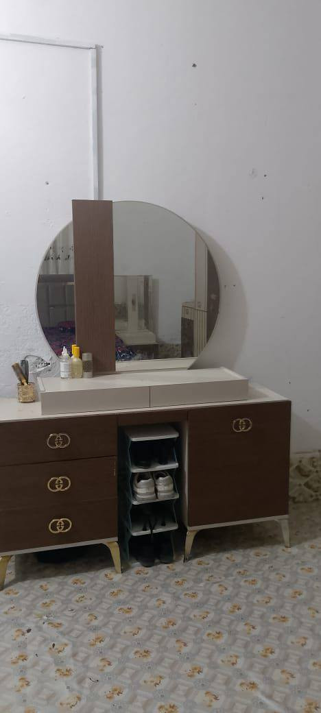 السلام عليكم غرفه تركيه 10قطع نضيفه سعره مليون مكانهه كرمة علي ***********
